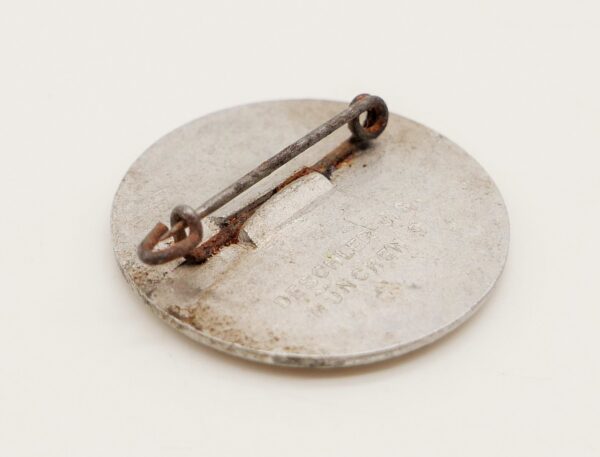 Abzeichen des WHW (Winterhilfswerk) aus Aluminium - Kopfbild Adolf Hitler – Bild 3