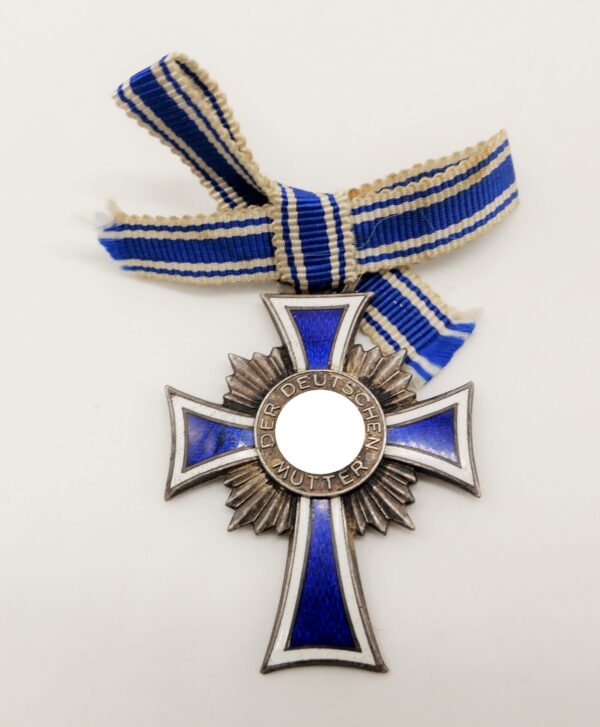 Mutterkreuz Silber an Damenschleife