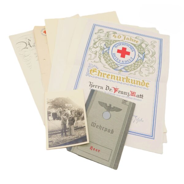 Rotes Kreuz (DRK) Dokumenten Nachlass des Dr. Franz Matt aus Illertissen - Urkunden - Wehrpass - Verleihungsurkunde