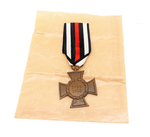 Ehrenkreuz für Kriegsteilnehmer mit der Verleihungstüte - Hersteller C. P.