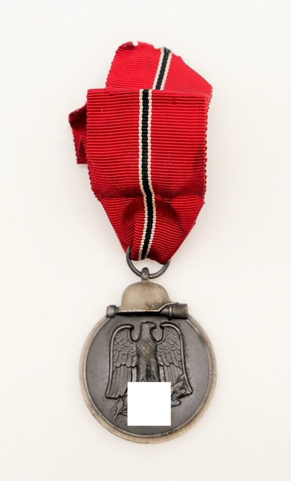 Medaille Winterschlacht im Osten 1941/42 – Hersteller 61 (Rudolf A. Karnath & Sohn, Gablonz) – Bild 2