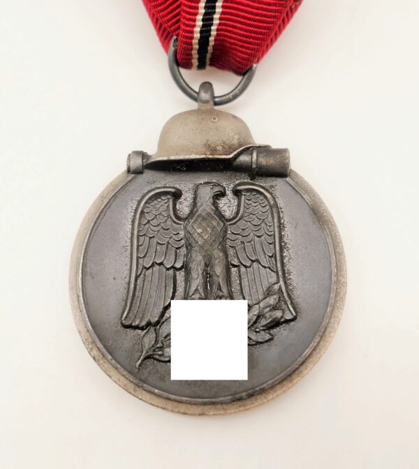 Medaille Winterschlacht im Osten 1941/42 – Hersteller 61 (Rudolf A. Karnath & Sohn, Gablonz)