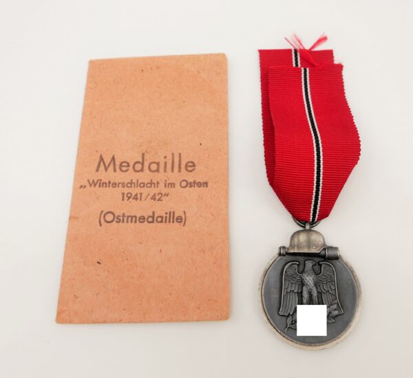 Medaille Winterschlacht im Osten 1941/42 mit Verleihungstüte – Hersteller 20 (C.F. Zimmermann, Pforzheim)