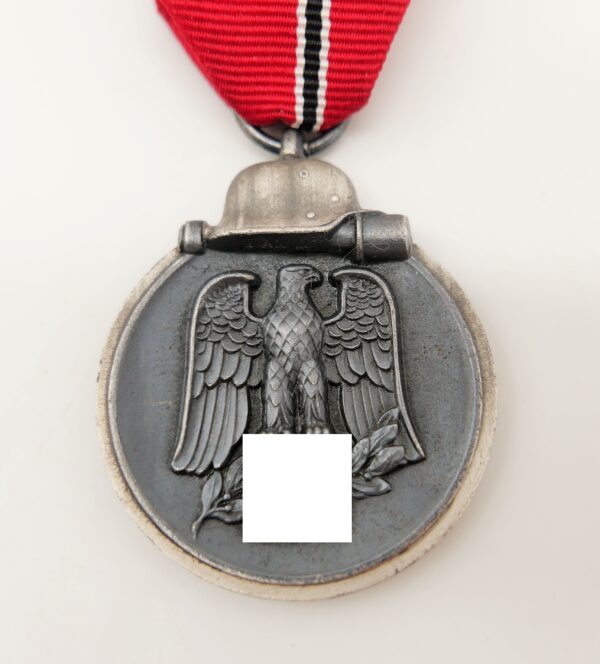 Medaille Winterschlacht im Osten 1941/42 mit Verleihungstüte – Hersteller 20 (C.F. Zimmermann, Pforzheim) – Bild 2