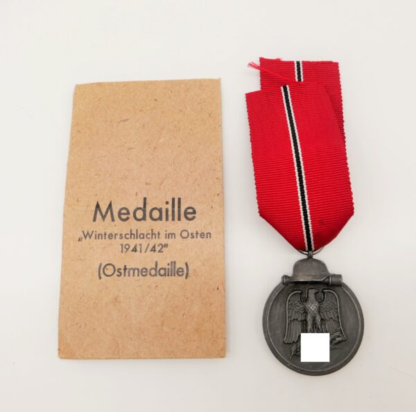 Medaille Winterschlacht im Osten 1941/42 – Hersteller 4 (Steinhauer & Lück, Lüdenscheid) mit Verleihungstüte