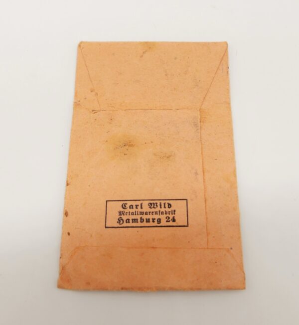 Verleihungstüte zum Kriegsverdienstkreuz 2. Klasse mit Schwerter - Hersteller 107 (Carl Wild, Hamburg) – Bild 2