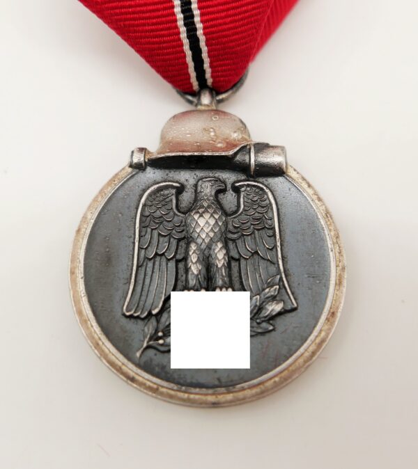 Medaille Winterschlacht im Osten 1941/42 – Hersteller 13 (Gustav Brehmer, Markneukirchen)