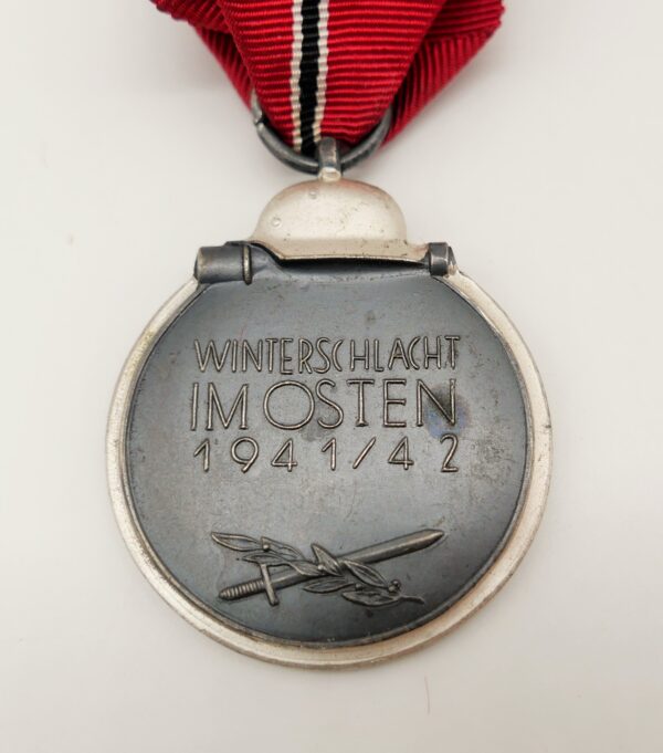 Medaille Winterschlacht im Osten 1941/42 – Hersteller 71 (Rudolf Leukert, Gablonz) – Bild 3