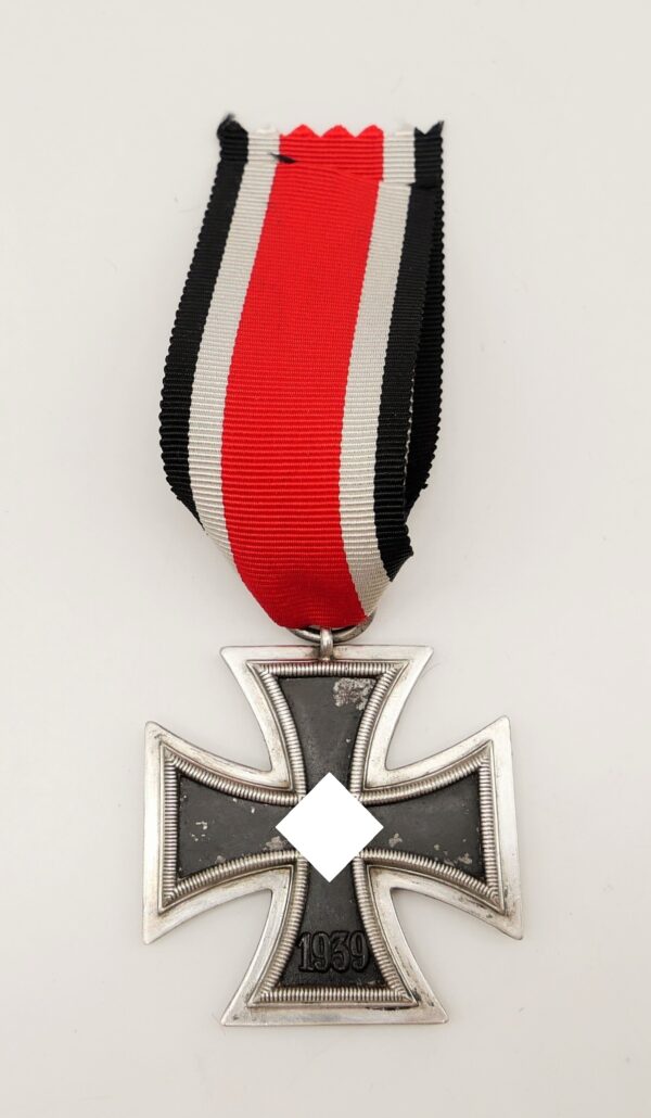 Eisernes Kreuz 2. Klasse 1939 - Variante des Hersteller 24 mit kleiner Punze in der Öse – Bild 2