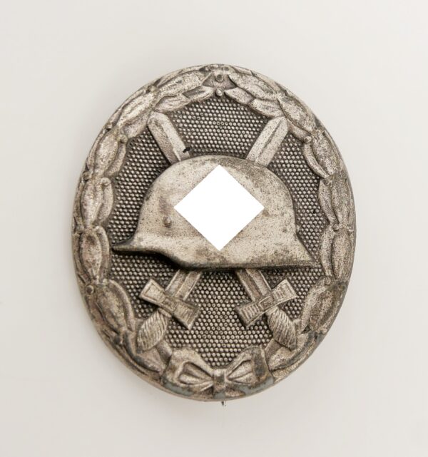 Verwundetenabzeichen Silber – Hersteller L/11 (Wilhelm Deumer, Lüdenscheid)