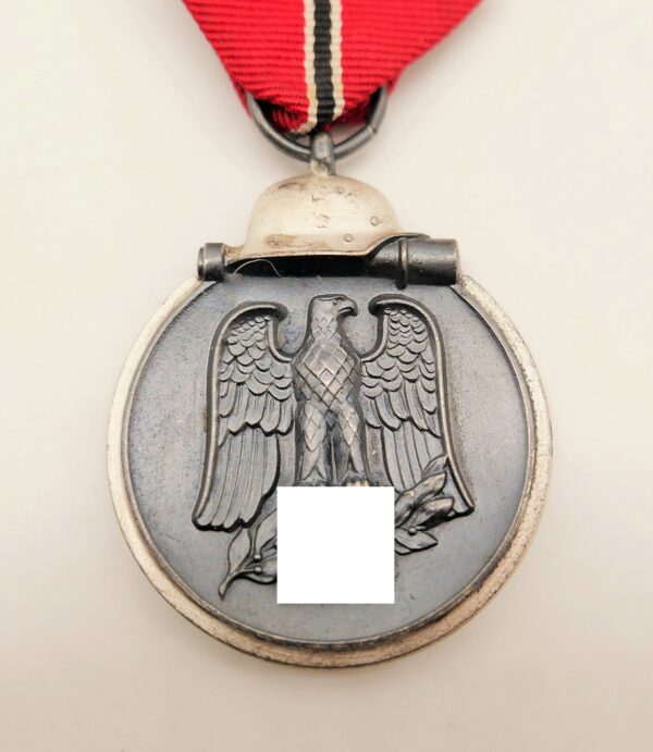Medaille Winterschlacht im Osten 1941/42 – Hersteller 61 (Rudolf A. Karnath & Sohn, Gablonz)
