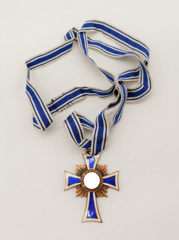 Mutterkreuz Bronze am Band – Bild 2