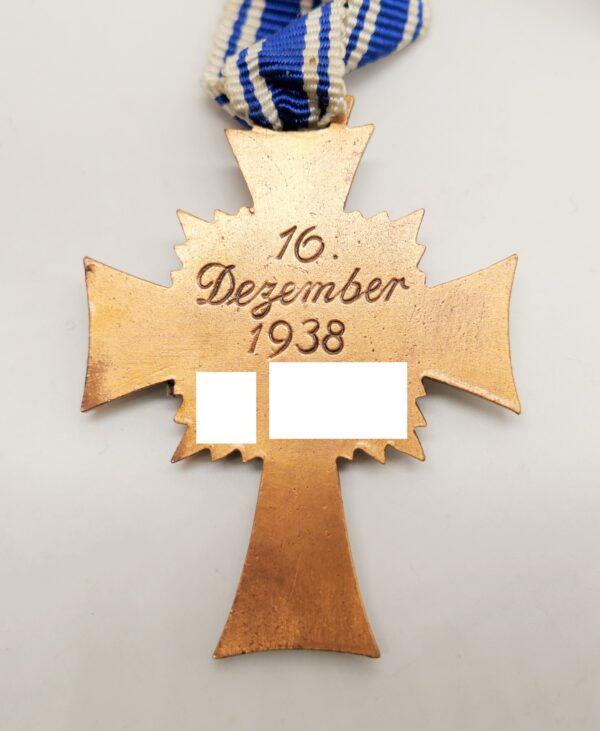 Mutterkreuz Bronze am Band – Bild 3