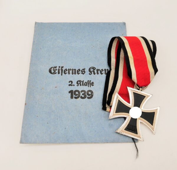 Eisernes Kreuz 2. Klasse 1939 - Hersteller 4 (Steinhauer & Lück, Lüdenscheid) - Mit Verleihungstüte