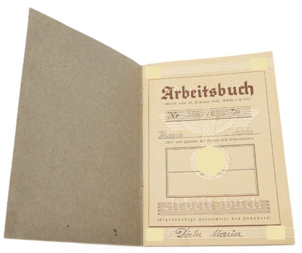 Urkunde zum Kriegsverdienstkreuz 2.Klasse und ein Arbeitsbuch - Ausgestellt auf eine Frau – Bild 4
