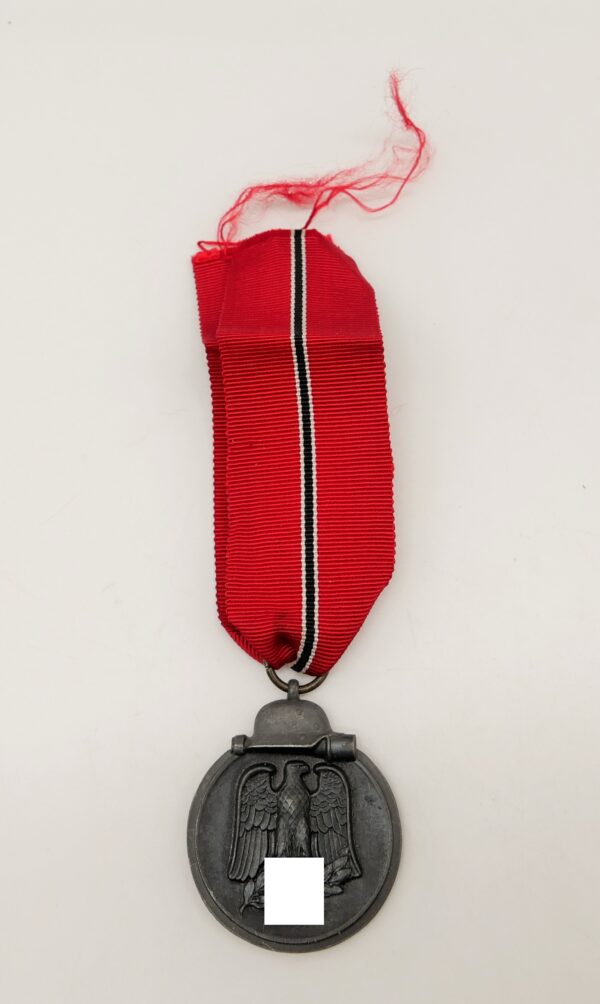 Medaille Winterschlacht im Osten 1941/42 - Hersteller 5 (Hermann Wernstein, Jena-Lobstedt) – Bild 2