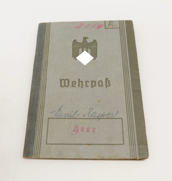 Wehrpass eines Fabrikanten - Zeitlich untauglich
