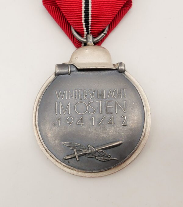 Medaille Winterschlacht im Osten 1941/42 - Hersteller 71 (Rudolf Leukert, Gablonz) – Bild 3