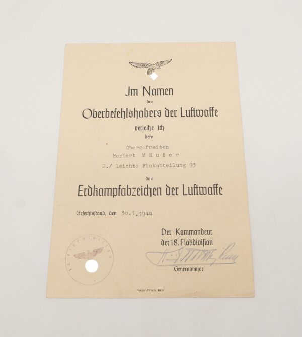 Urkunde zum Erdkampfabzeichen der Luftwaffe - Für einen Obergefreiten der 2./leichten Flakabteilung 93