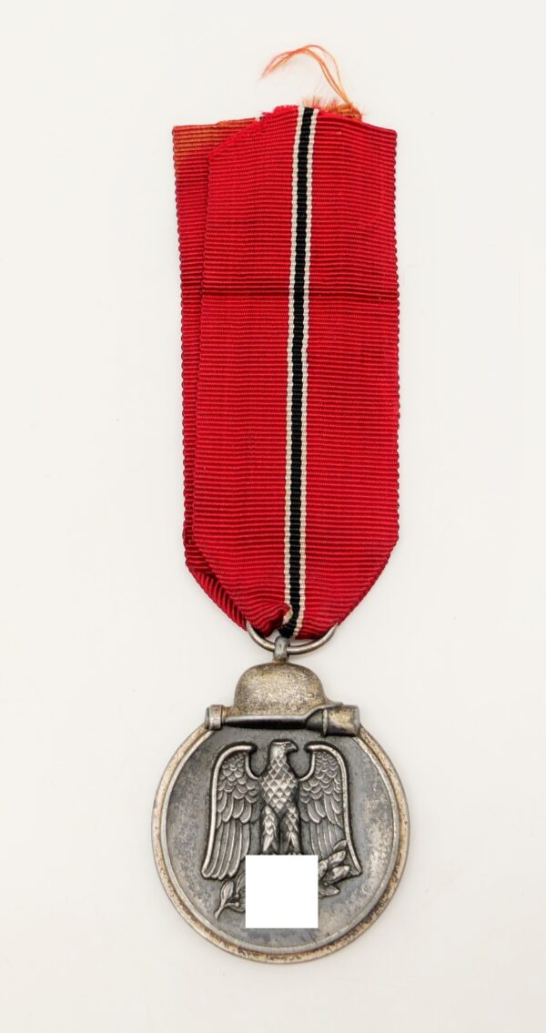 Medaille Winterschlacht im Osten 1941/42 – Hersteller 71 (Rudolf Leukert, Gablonz) – Bild 2