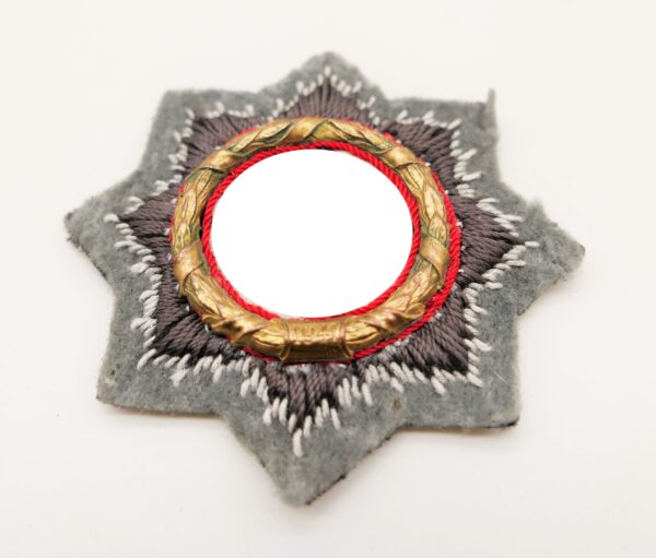 Deutsches Kreuz in Gold in der Stoffausführung – Auf feldgrauer Tuchunterlage – Wehrmacht - Heer – Bild 2