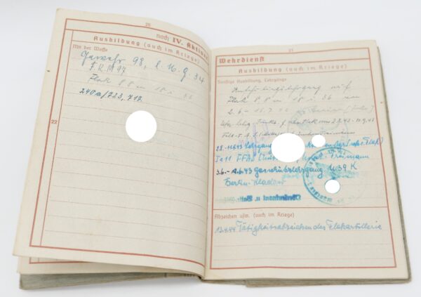 Wehrpass - Flak - Luftwaffe - Mit eingetragenen Flakkampfabzeichen – Bild 4