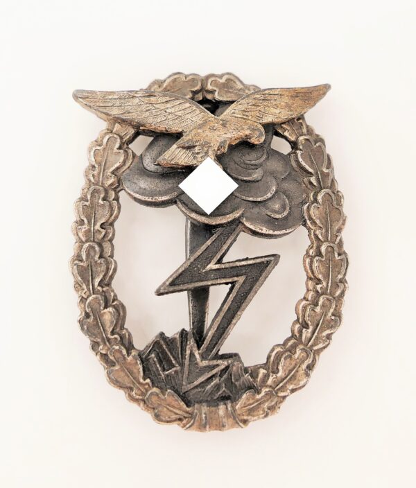 Erdkampfabzeichen der Luftwaffe - Hersteller R. K. (Rudolf Karneth, Gablonz)