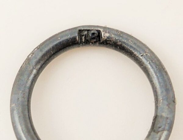 Medaille Winterschlacht im Osten 1941/42 – Hersteller 19 (E. Ferdinand Wiedmann, Frankfurt/Am Main) – Bild 4