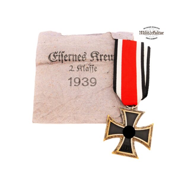 Eisernes Kreuz 2. Klasse 1939 – Hersteller 65 (Klein & Quenzer, Idar Oberstein) mit Verleihungstüte - EK