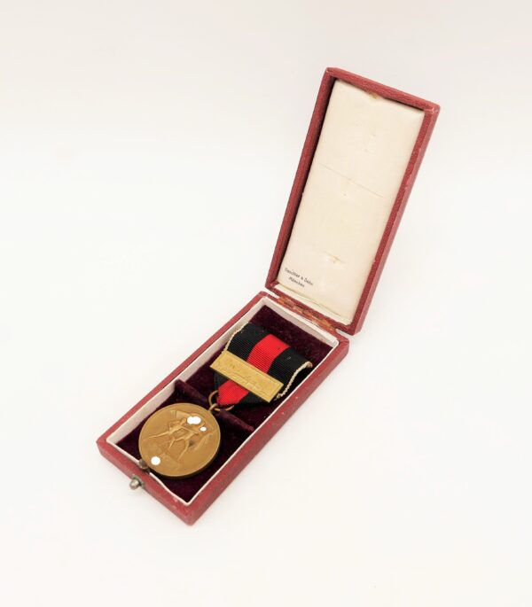 Medaille zur Erinnerung an den 1. Oktober 1938 mit der Auflage Prager Burg - Im Etui