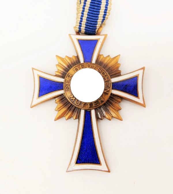 Mutterkreuz Bronze (3. Stufe) am Band - Mit der Verleihungstüte Frank & Reif, Stuttgart – Bild 2