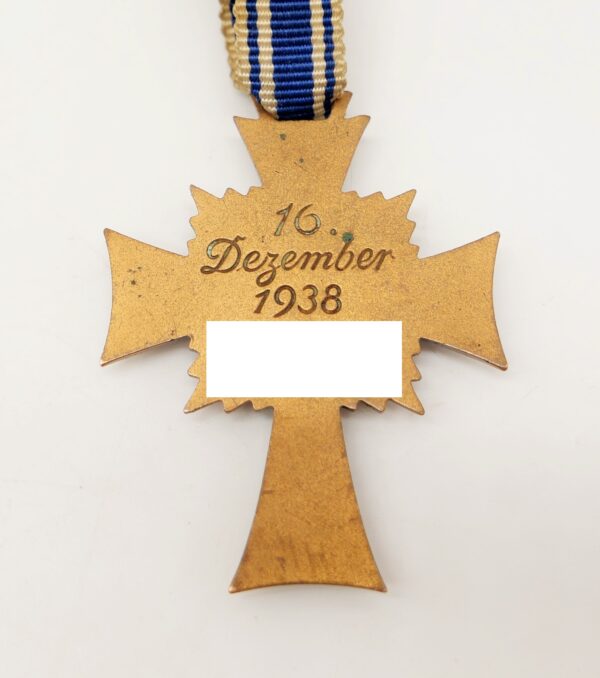Mutterkreuz Bronze (3. Stufe) am Band - Mit der Verleihungstüte Frank & Reif, Stuttgart – Bild 3
