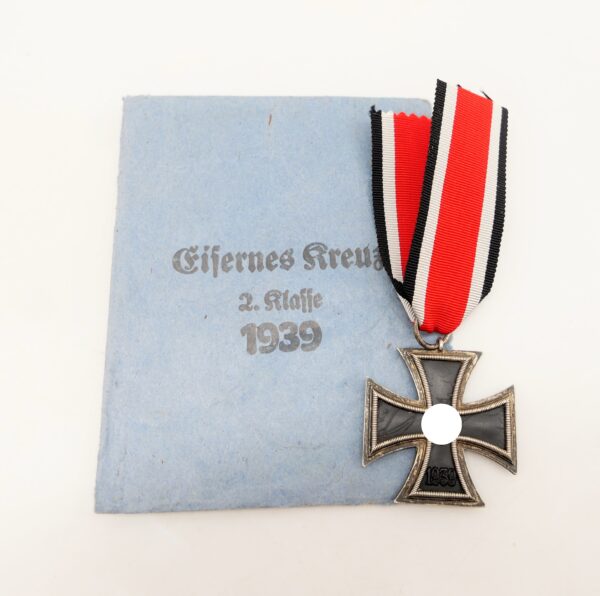 Eisernes Kreuz 2. Klasse – Hersteller 65 (Klein & Quenzer, Idar Oberstein) mit Verleihungstüte - EK