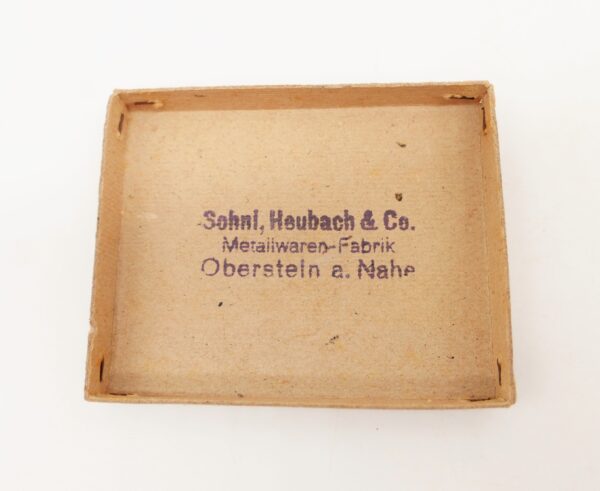 Infanterie Sturmabzeichen Silber - Hersteller S. H. u. Co. - Verleihungsschachtel mit Firmenstempel von Sohni Heubach & Co. – Bild 8