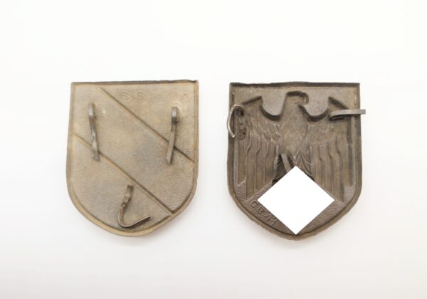 Embleme für den Tropenhelm des Afrika Korps (DAK) - Hersteller S & S und G.B.41 - Emblem – Bild 2