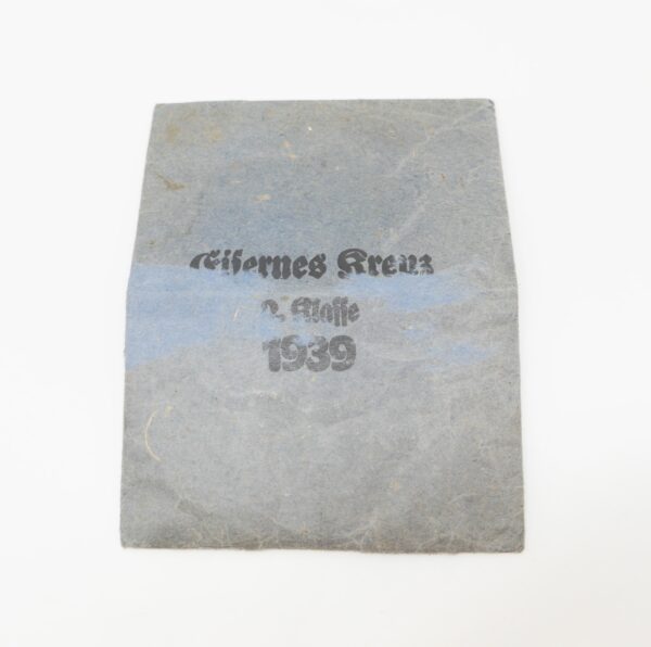 Eisernes Kreuz 2. Klasse 1939 - Hersteller 24 (Arbeitsgemeinschaft der Hanauer Plakettenhersteller, Hanau am Main) - Mit Verleihungstüte – Bild 4