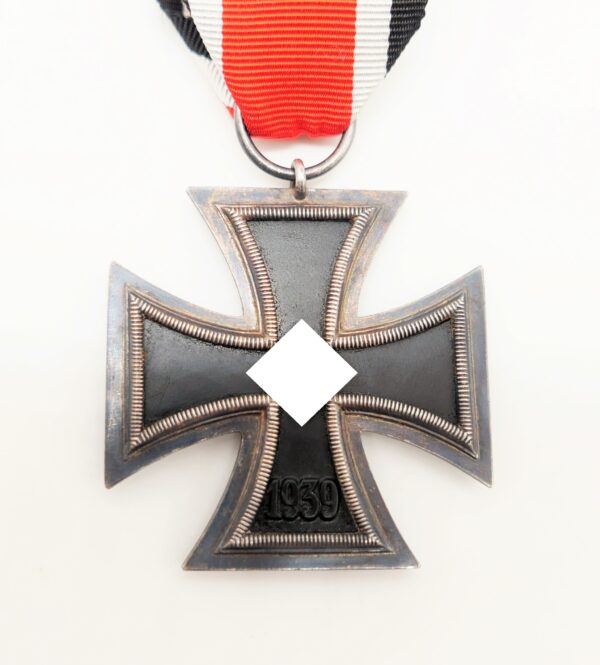 Eisernes Kreuz 2. Klasse 1939 - Hersteller 24 (Arbeitsgemeinschaft der Hanauer Plakettenhersteller, Hanau am Main) - Mit Verleihungstüte – Bild 2
