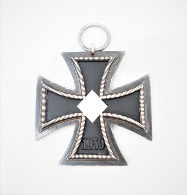 Eisernes Kreuz 2. Klasse 1939 – Hersteller 24 (Arbeitsgemeinschaft der Hanauer Plakettenhersteller, Hanau am Main) - Mit Doppelpunze