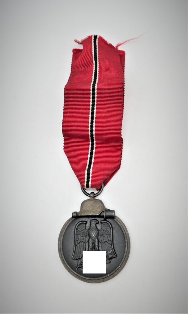 Medaille Winterschlacht im Osten 1941/42 – Hersteller 15 (Hersteller Friedrich Orth, Wien) – Bild 2