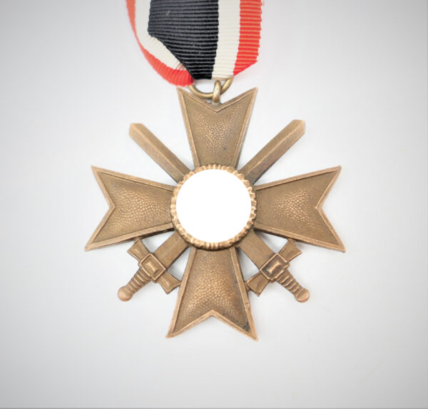 Kriegsverdienstkreuz 2. Klasse mit Schwerter – Hersteller 100 (Wächtler & Lange, Mittweida)