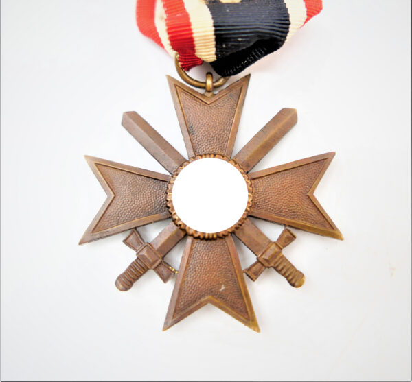 Kriegsverdienstkreuz 2. Klasse mit Schwerter - Hersteller 45 (Franz Jungwirth, Wien) - KVK