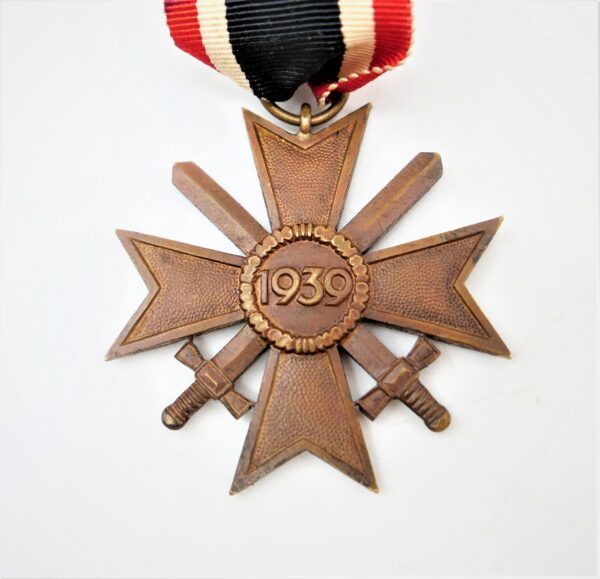 Kriegsverdienstkreuz 2. Klasse mit Schwerter - Hersteller 45 (Franz Jungwirth, Wien) - KVK – Bild 3