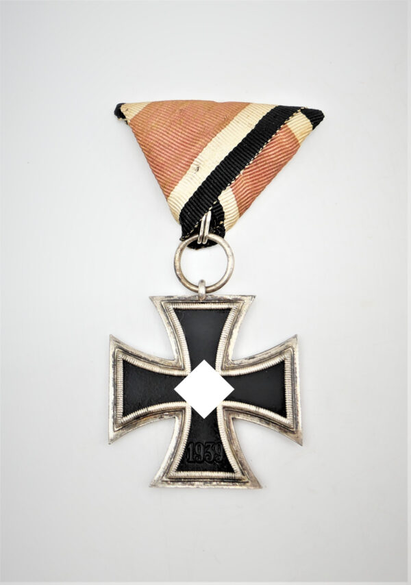 Eisernes Kreuz 2. Klasse 1939 am Dreiecksband - In der Österreicher Trageweise
