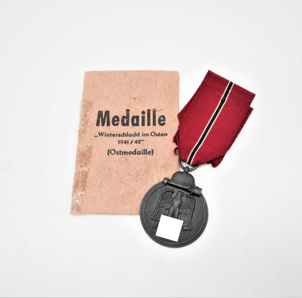 Medaille Winterschlacht im Osten 1941/42 – Hersteller 7 (Paul Meybauer, Berlin) – Mit der seltenen Verleihungstüte
