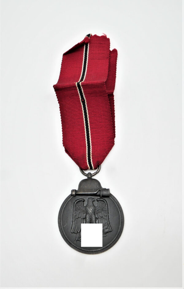 Medaille Winterschlacht im Osten 1941/42 – Hersteller 7 (Paul Meybauer, Berlin) – Mit der seltenen Verleihungstüte – Bild 3
