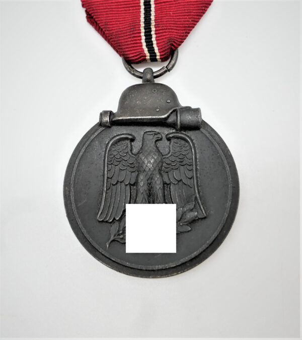 Medaille Winterschlacht im Osten 1941/42 – Hersteller 7 (Paul Meybauer, Berlin) – Mit der seltenen Verleihungstüte – Bild 2
