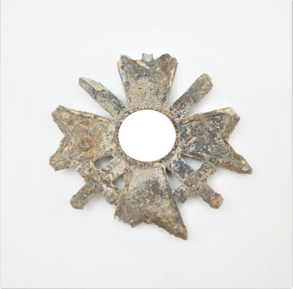 Kriegsverdienstkreuz 2. Klasse mit Schwerter - Bodenfund - KVK