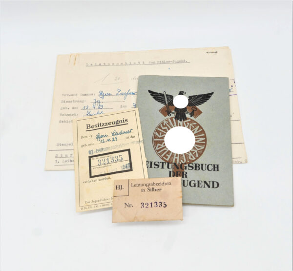 HJ (Hitlerjugend) - Leistungsbuch - Besitzzeugnis und Verleihungstüte des Leistungsabzeichen Silber