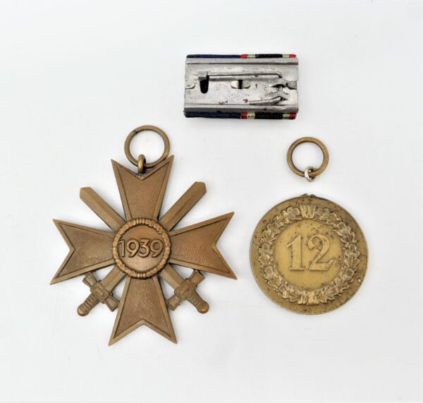 Dienstauszeichnung des Heeres oder der Marine - Für 12 Jahre - Kriegsverdienstkreuz 2. Klasse - Feldpange – Bild 2