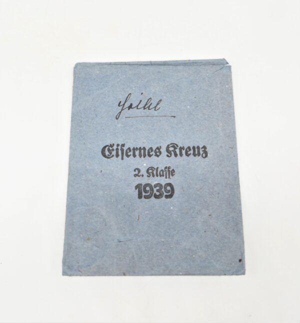 Eisernes Kreuz 2. Klasse 1939 – Hersteller 55 (J.E. Hammer & Söhne, Geringswalde) mit der Verleihungstüte - EK – Bild 5